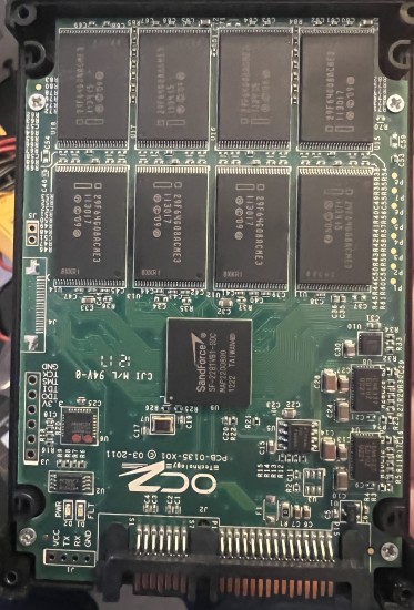 ocz-vertex3-pcb.jpg