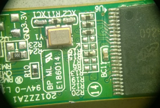 back-of-PCB-201ZZZA1-Corsair-Flash-Voyager-64GB_DETAIL_NEAR_NAND_CHIP.jpg