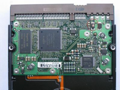 PCB Barracuda 7200_8 with marked damaged device.JPG